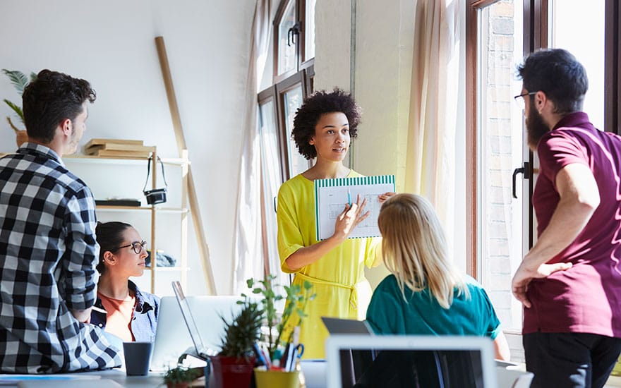 Woman-presenting-his-work-in-a-meeting